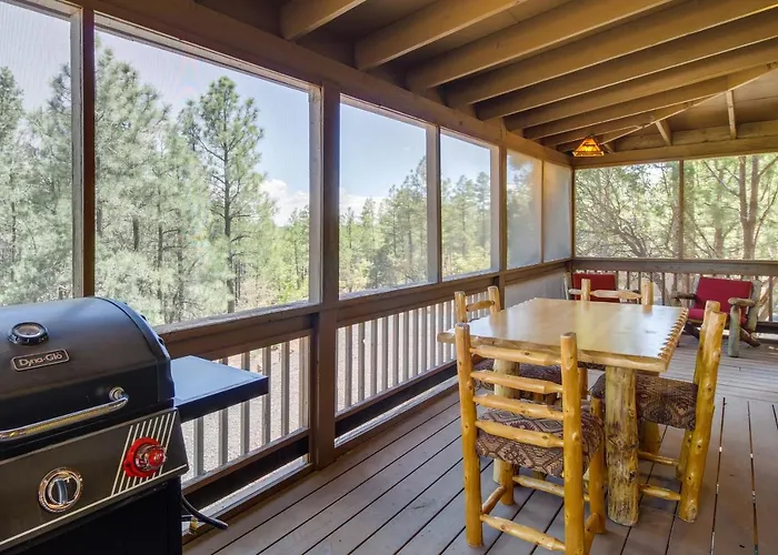 Holiday home 2 Mi To Show Lake: Scenic W/ Balcony *