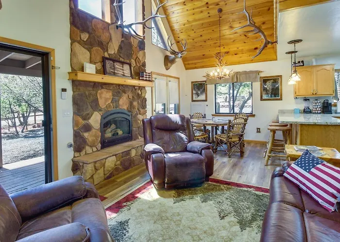 Holiday home 2 Mi To Show Lake: Scenic W/ Balcony *