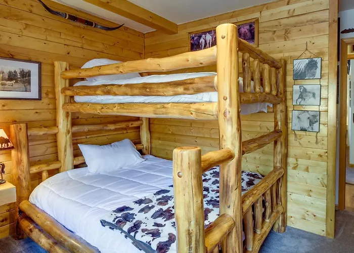 Holiday home 2 Mi To Show Lake: Scenic W/ Balcony